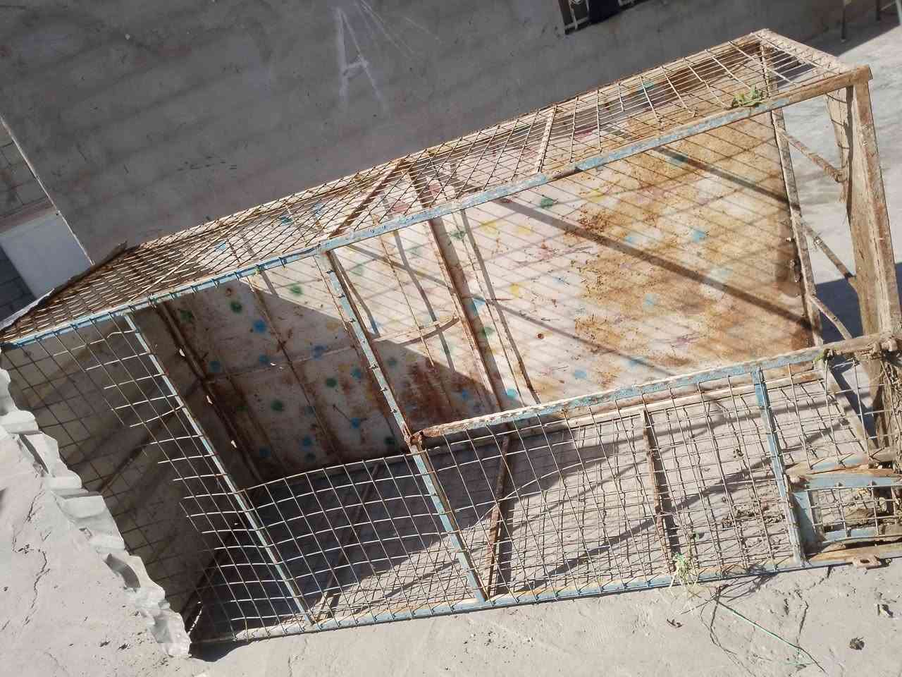 سلام عليكم قفل عوز بس باب سعر 25 المكان النجف شارع كربلاء عامود 122.    ***********
