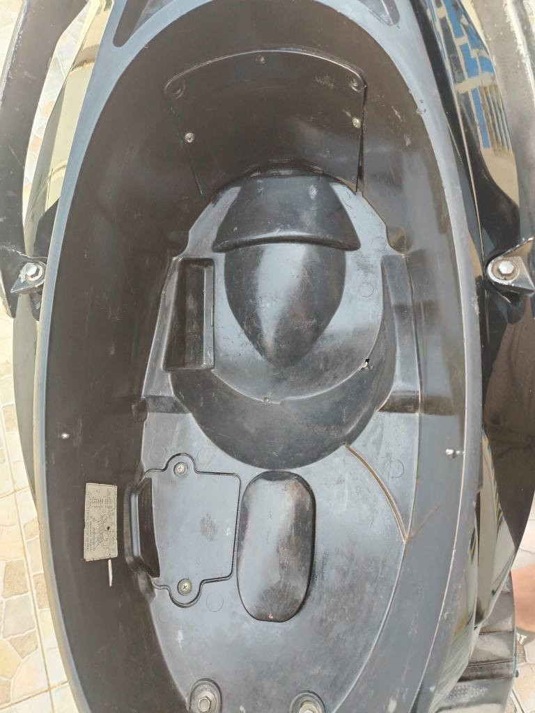 سلام عليكم 
سكنس فحل ياباني قبغ نفخ خطين
ستاند كهربائي حديث
دهن كله اصلي
دراجه مال جناي 
الدراجه شركة  
نكره سلف لون اسود  
باتري كهربائيات كلها شغاله شركة
علماً بدلت تخم تاير فيتنامي اصلي
*********** بعقوبة, ديالى
