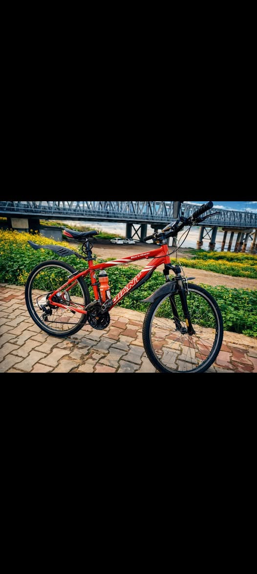 🚴‍♂️ للبيع بايسكل Giant حجم 26

• الماركة الأصلية: Giant.
• حجم البايسكل: 26.
• قبل شهر تم تبديل التايرات والجوبات بجدد.
• يجي وياه ضوء LED وهورن قابل للشحن.
• البايسكل كامل وما بي أي نقص، وكلشي بي شغال وجاهز للاستخدام.
• حالته ممتازة ونظيف جدًا.

💰 السعر: 150,000 دينار عراقي (نهائي وغير قابل للتفاوض).

📍 الموقع: الموصل – الجانب الأيمن.
🚫 ما عندي خدمة توصيل، الاستلام من الموقع فقط.

📩 للجادين فقط، المراسلة خاص أو واتساب:
📱 ***********
