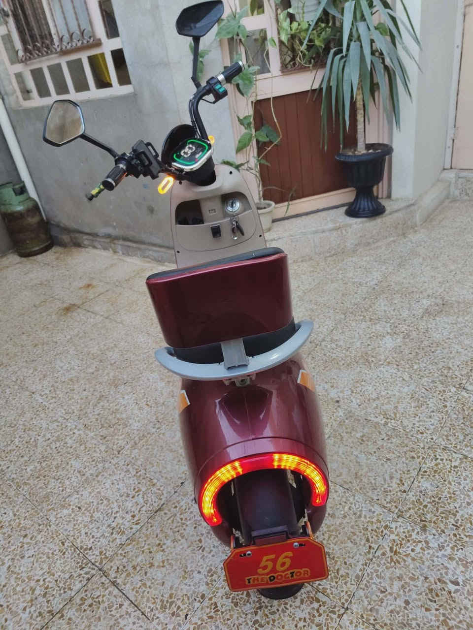 للبيع .... ماطور شحن
5 بطاريات  
 ماطور نضيف 
السعر 250
للستفسار ..*********** 
..***********
