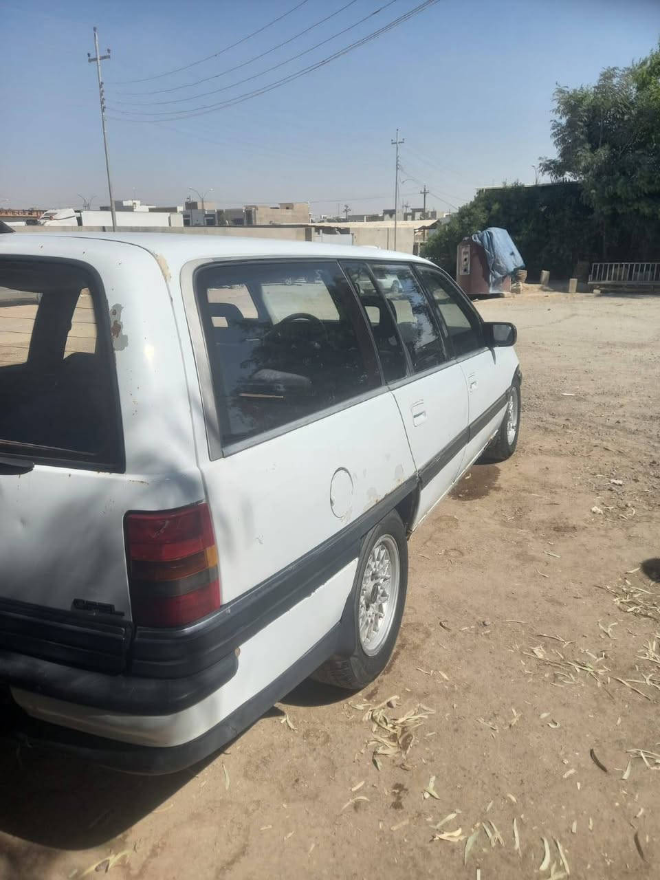 السلام عليكم من رخصت الا دمن اوبل اوميكه استيشن للبيع موديل 92 رقم صلاح الدين  السياره بسمي سنويه عضم عاج لغايت 29 مكان السياره سامراء السعر 32وبيهه مجال حك الجيه للاستفسار الاتصال على الرقم الهاتف ***********
