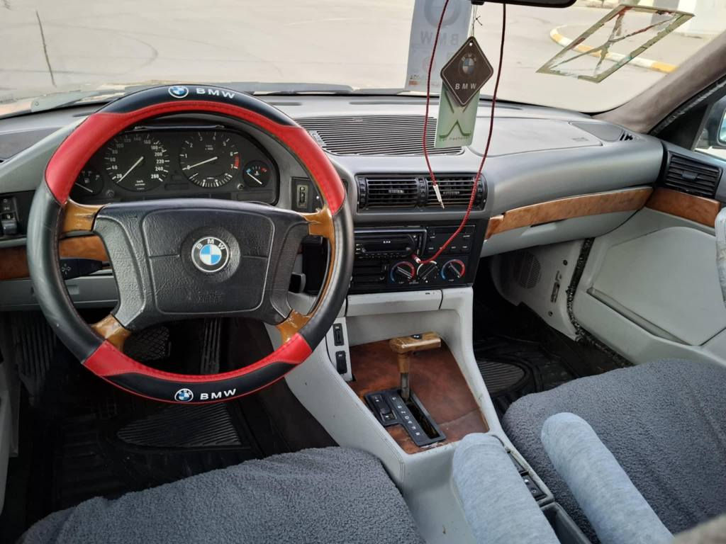 BMW /525
گێڕ ئۆتۆماتک .مەکینە کەپس .
مۆدێل 1990 کامل کراوە بە 1995 
سعر (48)گەڵاو کەمێک مجال 
***********
*********** 
گێڕو مەکینەو ئەکسل و تەقەو ڕەقەو کارەبای بەشەرت . 
کامل بۆیاخ لەسەر ساغی پێشی کەپسە . بەس چەمەلەغی دوای سایەق گۆڕاوە کەڤەری . 
مواسەفات فوول . سڵایت . چوار جام کارەبا . دەبڵ ئەرباک . تبرید 🥶. تحدیل سورعە. abs. کوشن جلد . شەش کەلە . پێش پان ................
سەنەوی بەسەرچوە بەناوی خۆمەوەیە تحویل غرامە بەشەرت .
مشتەری تیل بکە . السليمانية, العراق
