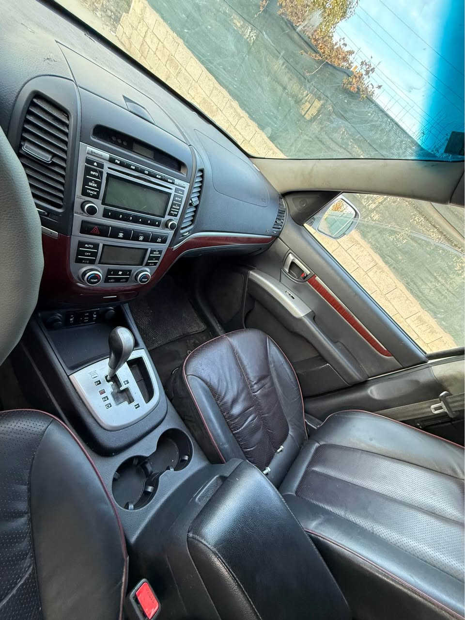 ٤٨  وەرقە سانتا في ٢٠٠٨فول مواسه فات ته نها سلايت نيه كوشن جلد و هيته ره سوكان فوليومه ته حديل سورحه يه  سي گيره سي ريز كوشنه ته بريت  مه ركه زيه هه ر سيك كوشنه كه ي ته بريده جوار تايه ي لوكي له سه ره  شوين برا وه كاني زور جوان جاك كراوه ته وه سه ياره كه دينا ريكي مه سره ف تيدا نيه مالي دوسته لوك لوكه  
ره قه م ***********
*********** رانية, السليمانية
