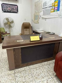 ميز مكتبي • كرسي مكتبي • الدور مدخل البوعيثه