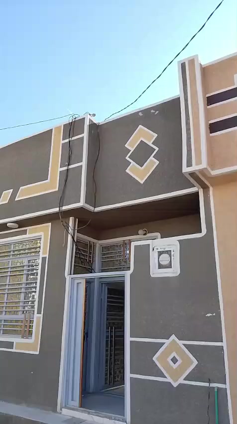 السلام عليكم بيت للرهن.  10مليون لمده سنه 60 متر طابق ونص حي الفقار خلف جامعه فريحه الاستفسار اتصال ***********
