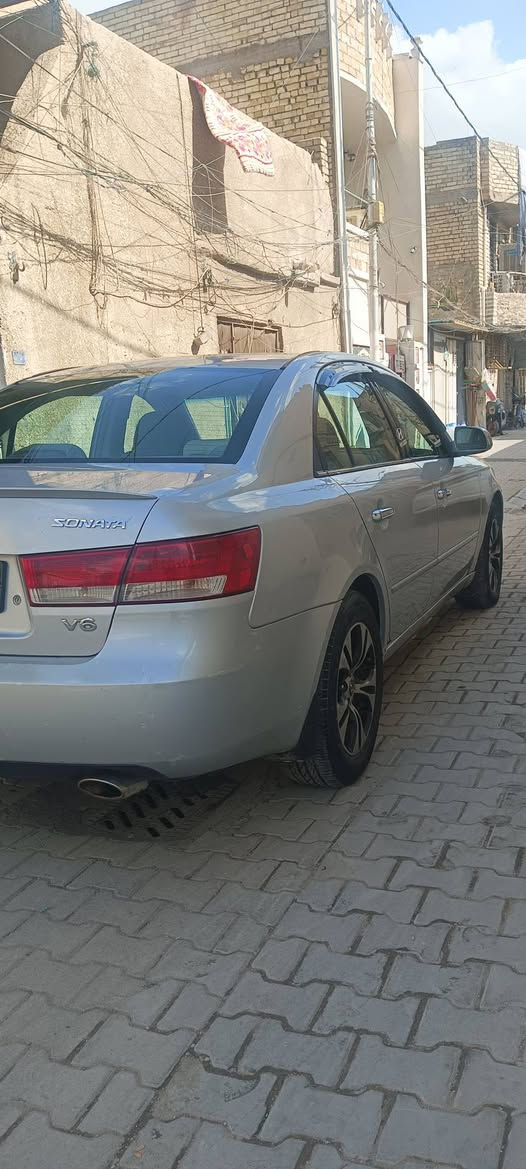 سوناتا موديل 2006 فول مواصفات فتحة سقف واحد على واحد محرك 6 سلندر السيارة جاهزة وحلوه أي نقص ماكو رقم جديد دولي بسمي السعر 85 بيها مجال رقمي *********** بغداد ساحة اللقاء
