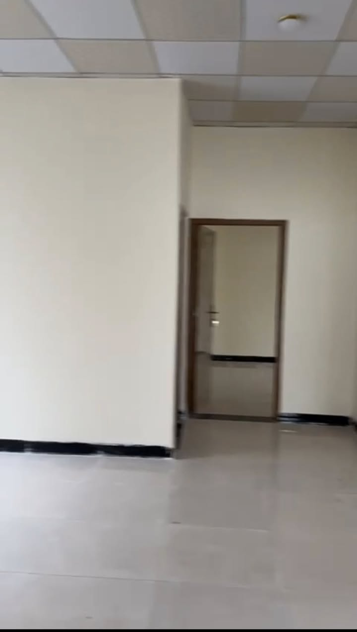 للايجــار طابق اول مهيجران قرب داخل
3غرف منام وصاله مطبخ صحيات جديد
اجار500 📞 *********** 📞
