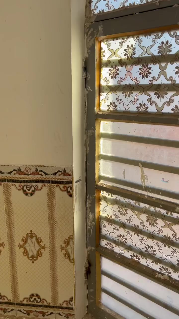 سلام عليكم بيت للبيع في منطقه الاصلاح  شارع الجزيره البيت نضيف وحلو امانة الله  كله سراميك ارضيه ماي مجاري تبليط كامل مكمل البيت شويه جاي من ال 90 دار .اول ماتدخل السيطره مال الاصلاح شارع البزل  بلشارع الثاني مال مدرسه بيت بصف الركن نضيف وماناقصه شي للاسفسار الاتصال على هذه الرقم ‭0775 511 2752‬
