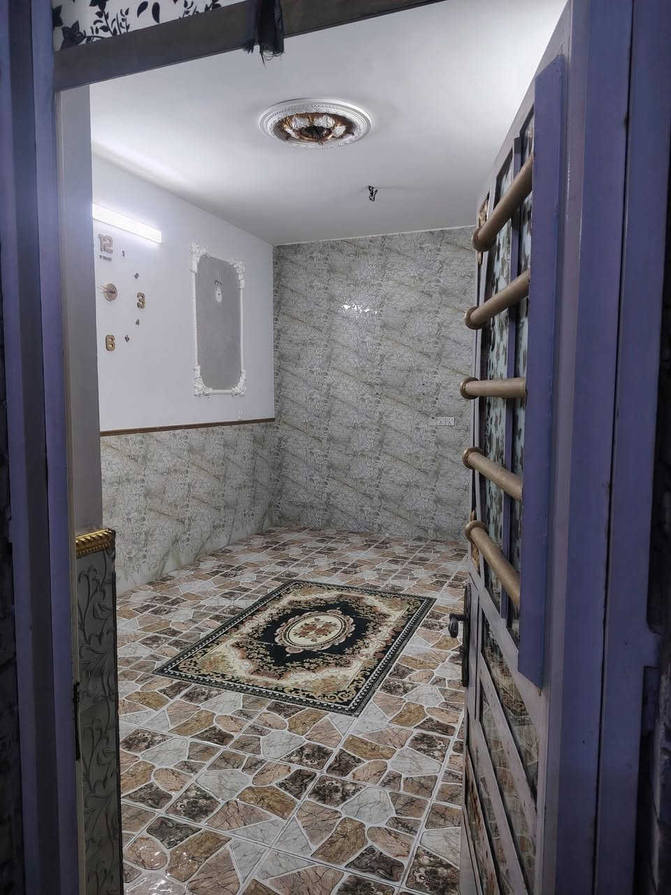 السلام عليكم بيت للإيجار منطقة ام الكبر من جهت الصورة اول فرع بيت نضيف ما ناقصه شي طابقين الإيجار ٥٠٠
***********
