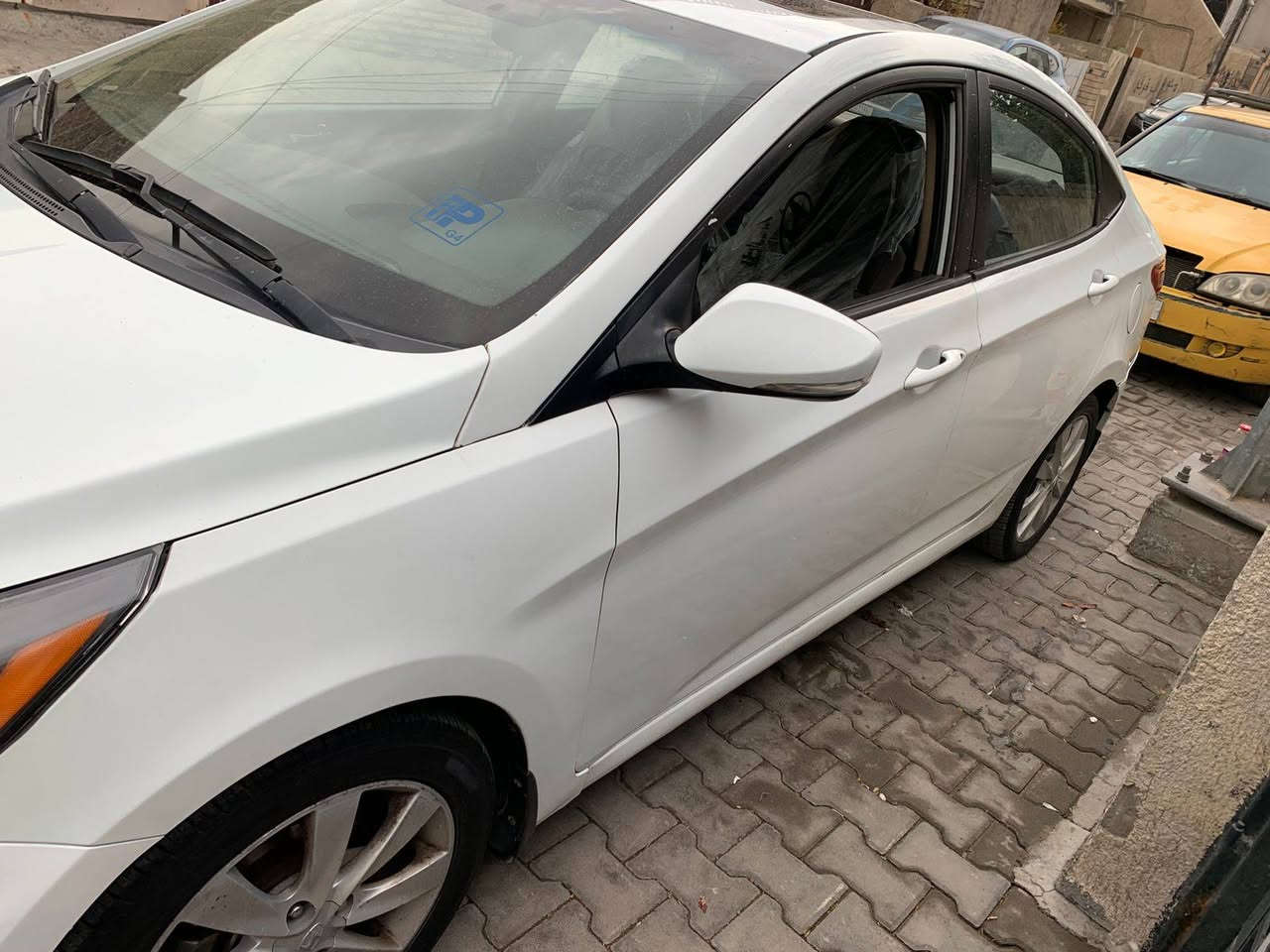 السلام عليكم  ....
اكسنت 2012 خليجية للبيع 
كير مكينة تبريد بلاد 
السيارة بيهة قطع صبغ فقط  
شاصي تكم لغود كفالة 
السيارة ماشية 137 ألف 
دواخل نظيفة جداً
السعر المطلوب ( 90 ) ورقة وبيهة مجال 
مكان السيارة بغداد ساحة ميسلون 
رقمي (***********) اتصال أو واتساب
تحياتي للجميع
