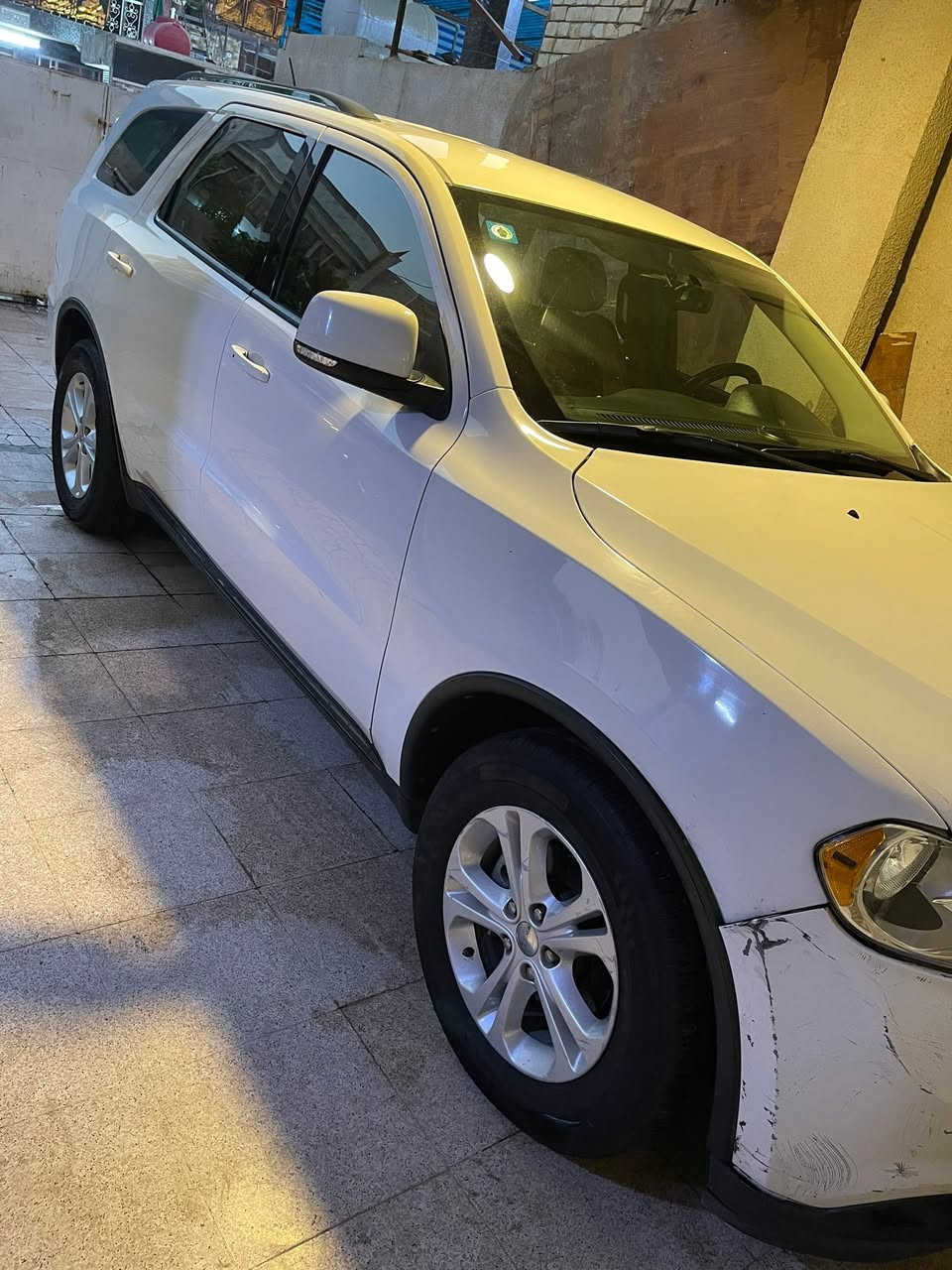 السلام عليكم
دوج دورانگو ٢٠١١ 

مكينه ٣٦٠٠ vvt 

تو ويل مو فور ويل 

داخله كلين بس بيها شغلات بسيطه هنا 

موجوده بالسونار المرفق بالصور 

السياره عدنه من ال٢٠١٢ من معرض عماد 

الممشا ٢٤٤ الف كيلو قابل للزياده 

بدون ايرباك بس مشتغل لكلوب من فاحت الكشنات شديت تغليف 

بدون فتحه 

داخل جلد شاشه جبيره 

كشنات كهرباء 

نقوصات 

صدر امامي خلفي 

جك صندوك والكامره بيها مشكله صورتها مفتره بالعكس الجيك مشتغل فحصتها حساس صالنصه ومشتري واحد بس بعدني مشاده فيت بمب جديد 

تبريد مركزي ثلج ❄️

محرك كير تمام 

صور السياره والسونر موجوده 

رقم بغداد انگليزي بأسمي تحويل ثاني يوم 

السعر المطلوب 

145$ بيها مجال بسيط

مكان السياره بغداد جميله
***********
متواجد فيس واتس
