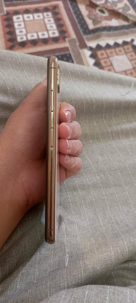 آيفون اكس ماكس 
ذاكره 512
نضافه كدامكم
كلشي شغال بيه 
فقط الكامره مغوشه
بطاريه ٨٥ 
مكاني ناصريه حي الحكيم 

سعر ٣٥٠ وبيه مجال قليل 

0 782 469 6141
