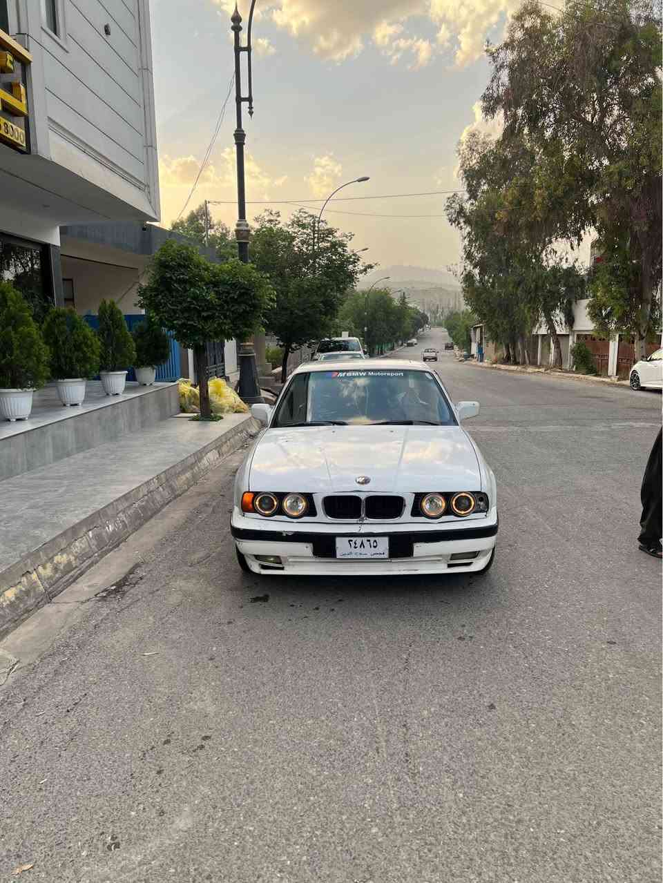بیئێم ٥٢٠ تەحویل ئەسلی  گێر ئادی  سەقف سلاید هیج دوکەلو بوخاری نیە تایەی تازە یە  تە. قەو رەقەی هیچ نیە سە یارە کە هیج دەئمێکی بێوە نیە  هەتا بڵێی توندو تۆلە  دوجامی بێشە وەی کارەباییە لایت ئەلقە و زینۆنە بیلاد بەردەیە
*********** دخان, السليمانية
