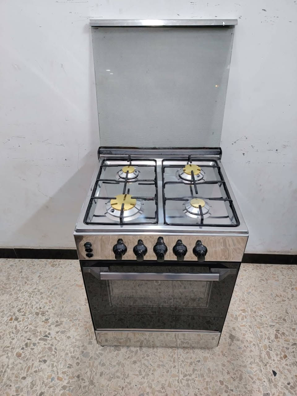 طباخات مستخدمه على الفحص عالضمان كله شغال فقط الجداحه ما تشتغل *********** السعر داخله الصوره
