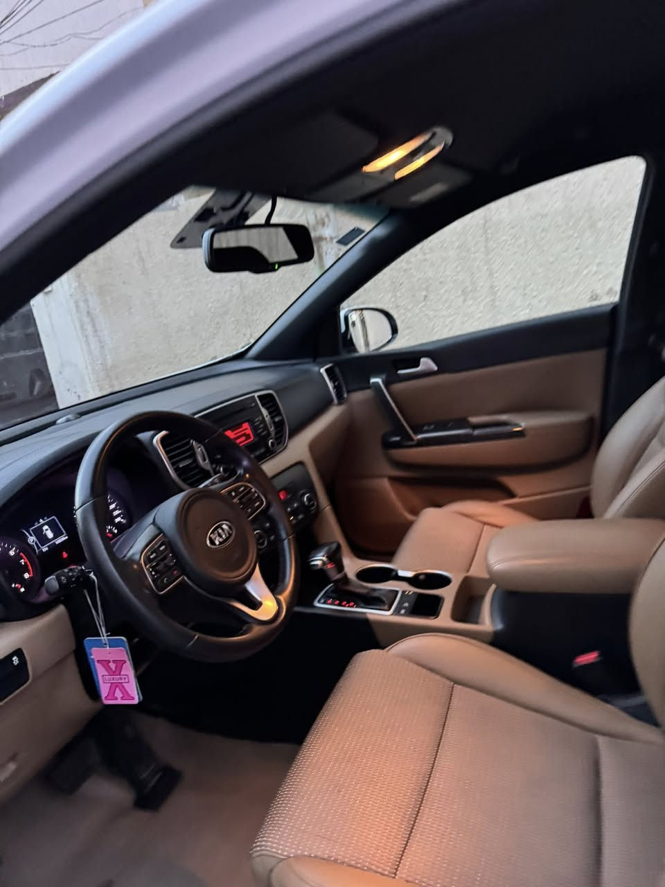 سبورتج 2018 خليجي 
سياره على ايد وحده من 2018 
رقم بغداد تحويل مباشر
بدونن اي صبغ نهائيا حته الدعاميات
سونار موجود بيه بارد بسيط 
وبيهه شخط بالباب الخلفي عايفه 
السعر 175 وبيه شي بسيط
***********
مكاني المنصور
