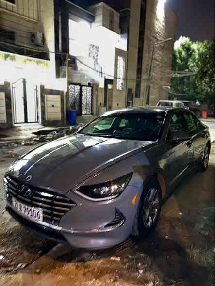 سلام عليكم للبيع هونداي سوناته 2020لون سمنتي🩶
وارد امريكي ضرر بسيط بل صندوق 
بيها بارد جاملغ الايمن و وباب الصدر فشي قليل 
بدون اريباكات بدون دواخل بجم كبس  سياره جديده 
محرك 2500 🔋🚀
مواصفات  نص فول ..شاشه كبيره معه كامره دواره /كير دكمه /فول تحكم كروز سرعه / مانع انزلاق / تحديد مسار / وضعيات سياقه مود درايف /اطفاء ذاتي /سايد بريك دكمه / داخل لونين /
لد نهاري /لايت زنون بلادددد 
محرك وكير وتبريد كله جديد وضع الشركه ماشيه 89(كيلو) 

السعر 165بيها مجال بسيط 
مكان السياره بغداد المنصور حي دراغ 
 *********** بغداد
