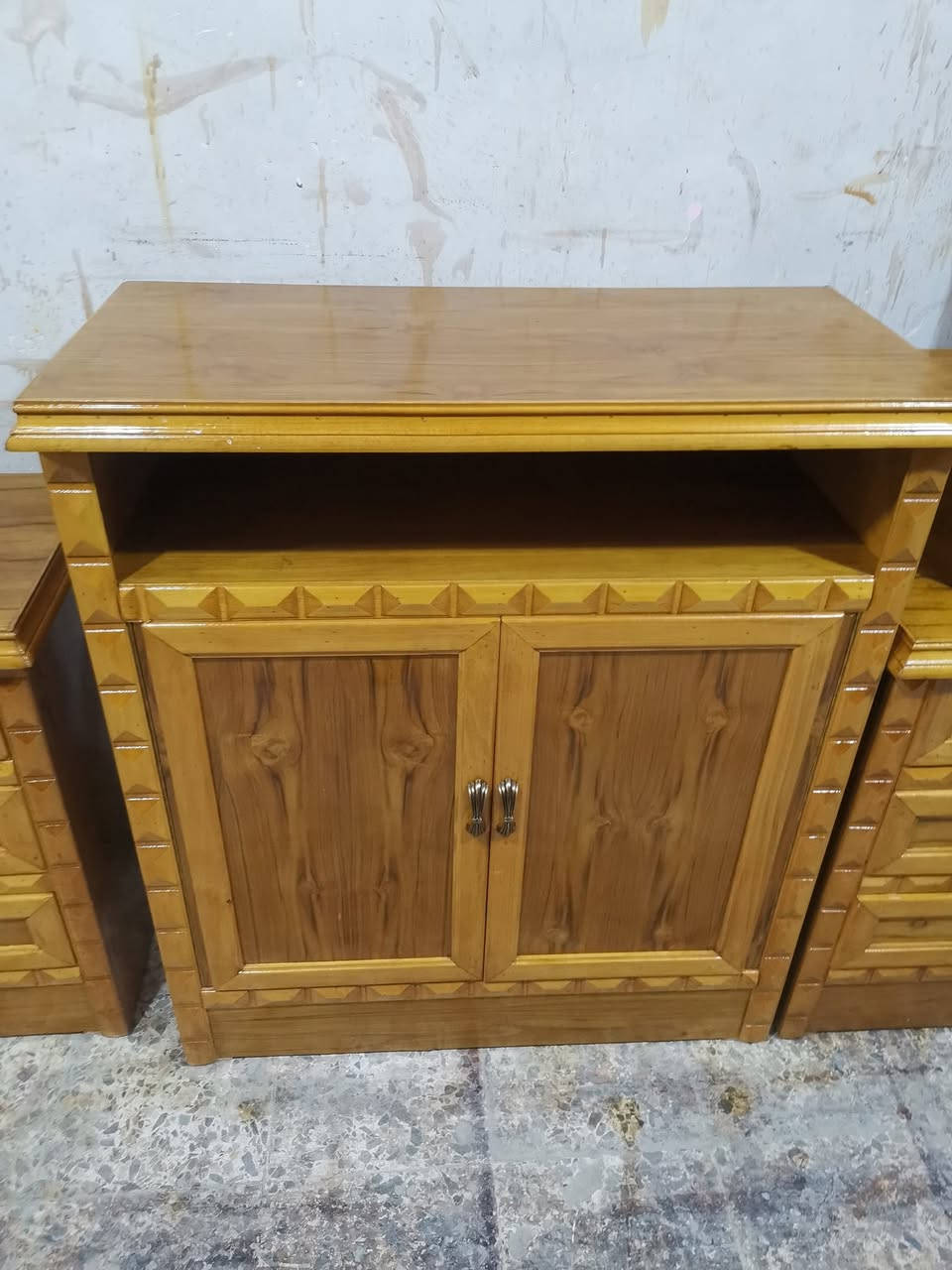 صاج داخل وخارج مستعمل اخت الجديده النقش كل الغرفه زان مصري للحجز والتواصل علئ الهاتف او واتساب *********** بغداد السيديه حي الاعلام شارع قطر الندئ
