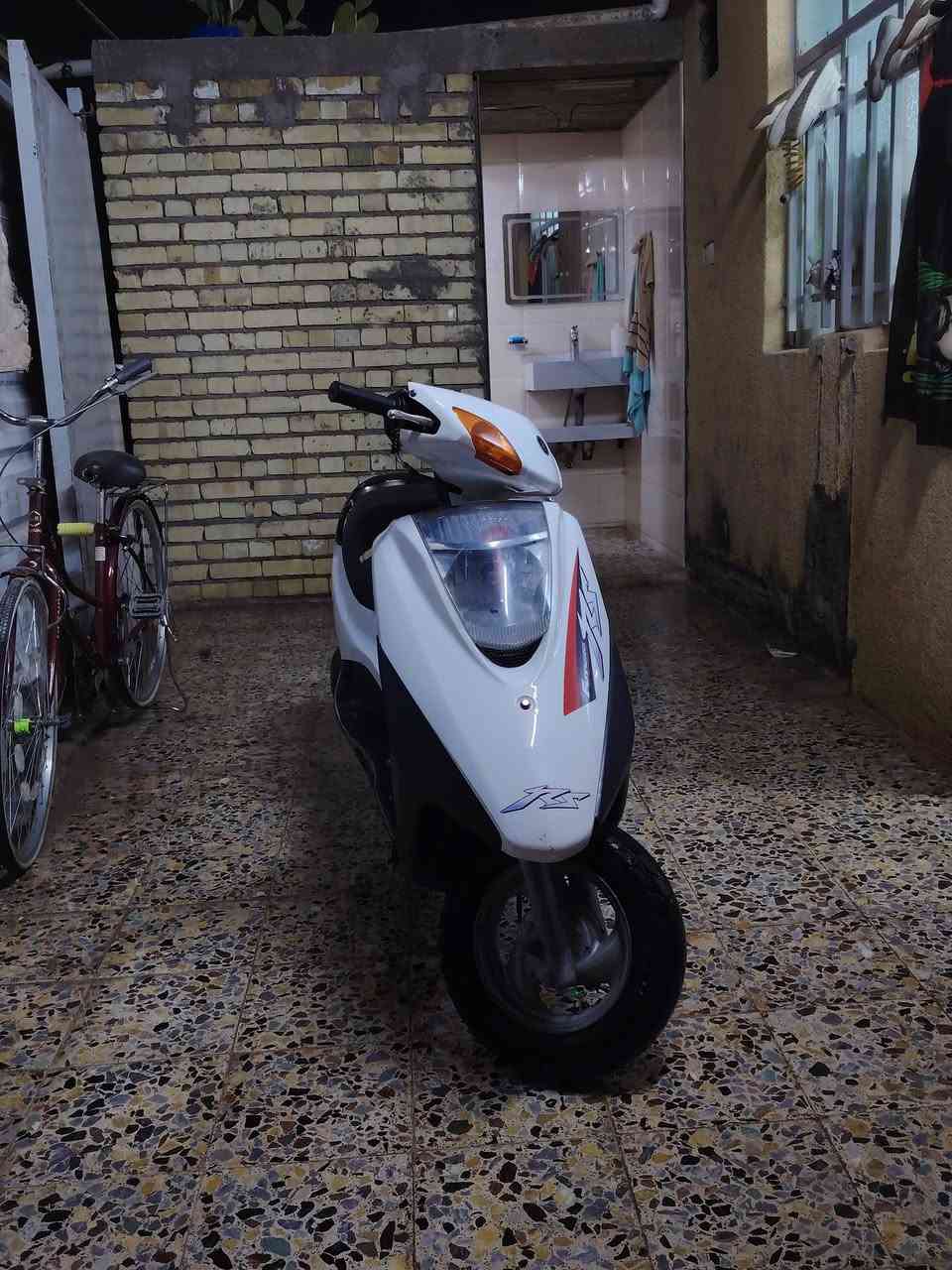 السلام عليكم
دراجه بريز للبيع دراجه ميكنه مال مفتوحه 
حلوه وناعمه بيها كلج رياضي خلفي كهرباياتها كلها شغاله 
نكره بكل وكت  مستعجل علا بيعتها
ريادلها بس كلج امامي تعبان و باتري فقط 
***********
ما متواجد خاص 
مكاني بغداد الشعله
