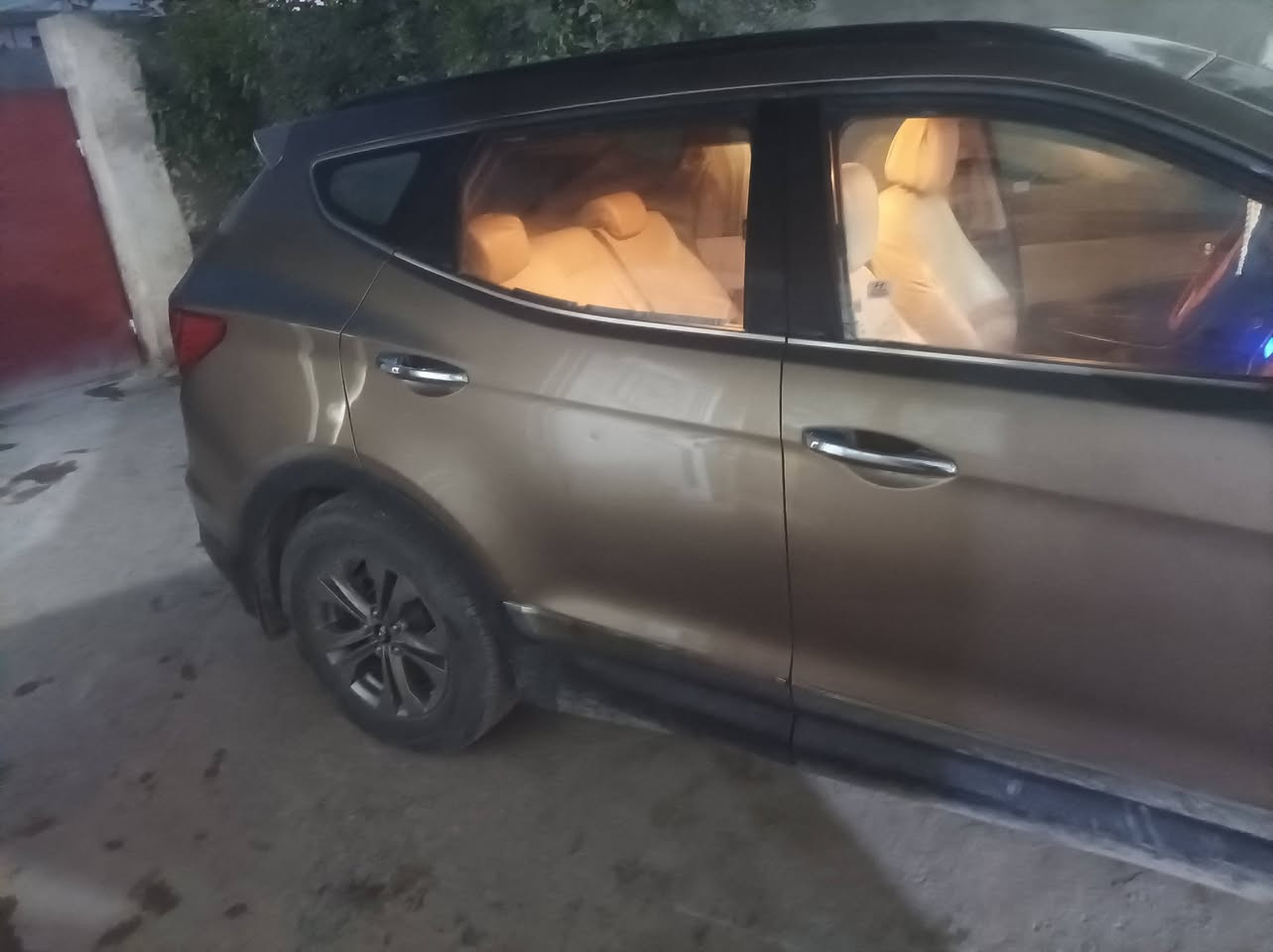 سنتافيه للبيع موديل 2013 نص فول العنوان حله جبله حي لعمال قرب نصير ابو السواق  السعر 160 وبيها مجال بسيط الاستفسار 
رقم الهاتف ***********
