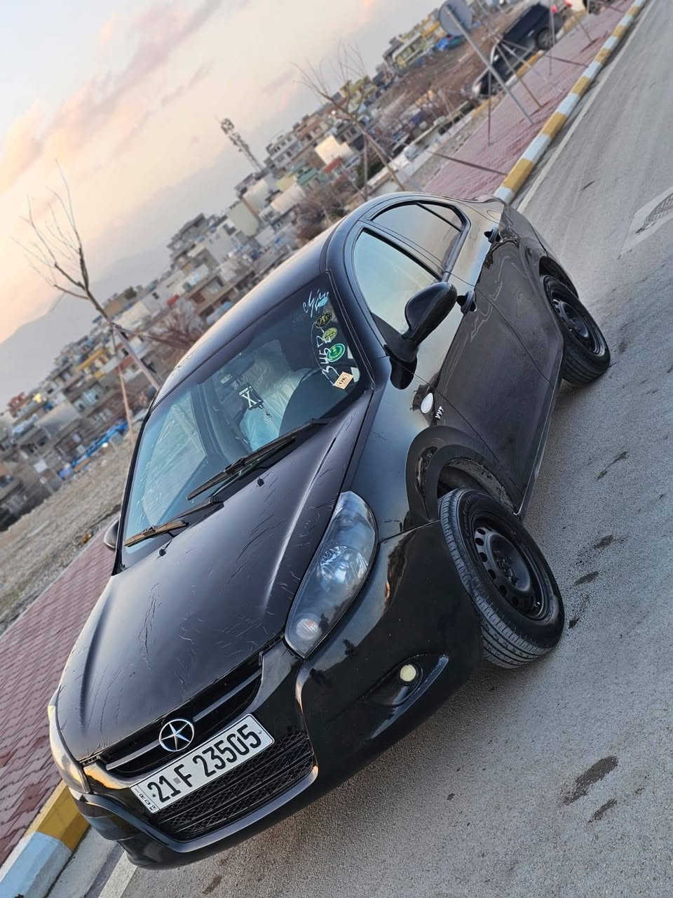 جا ک .2012بێ بۆیا خ 

مه کینه  زنجیری مه کینه مه رخوب.

گێر مه کینه ته قه و ڕه قه کا ره با یی به شه رتی ده ڤیته ر..

کوشنوو  گا عی و نا و دا شبڵی هه ر لۆکه ..
ڕۆنوو تا یه ی تا زه یه ..
بێشوو.  دوا ی تا زه دا گیرا وه 

 سه نه وی تا زه یه ته حویلوو خه را مه به شه رت..

 گۆڕینه وه شه که م له سه ر دڵ گرتن..
53گه ڵا و معا مه له یه برا یا نه .

له سله یما نیم 

*********** السليمانية, العراق
