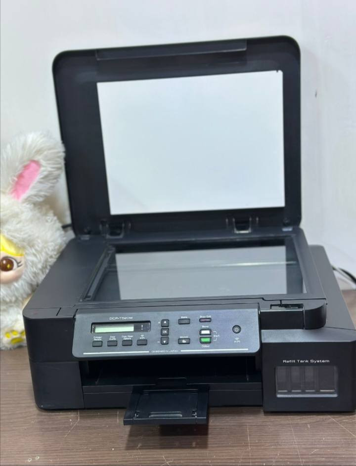 طابعة T520 مستخدمة استخدام منزلي قليل جداً واقتصادية جداً
نسخ
طباعة وجهين وجه واحد ملون وعادي 
مسح ضوئي 
تدعم
موبايل -WiFi  - كيبل حاسبة
تتوفر خدمة توصيل
السعر ١٣٠ ***********
