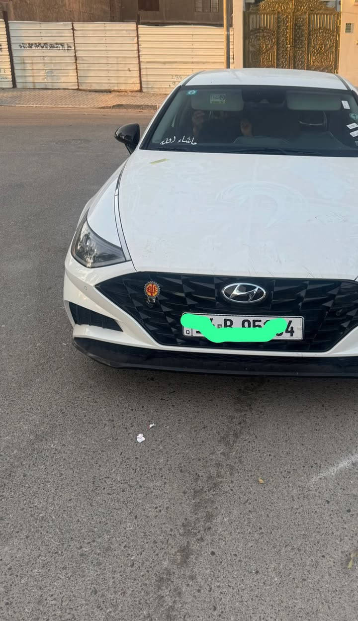السلام عليكم سوناتا للبيع 2022 وارد كوري بيها قطعه وحده صبغ والجاملغ الوره صبغ قليل محرك 2500  فول مواصفات ماعدا التنته السعر 185 رقم بصره باسمي تحويل ثاني يوم العنوان البصره القبله للاستفسار ***********
