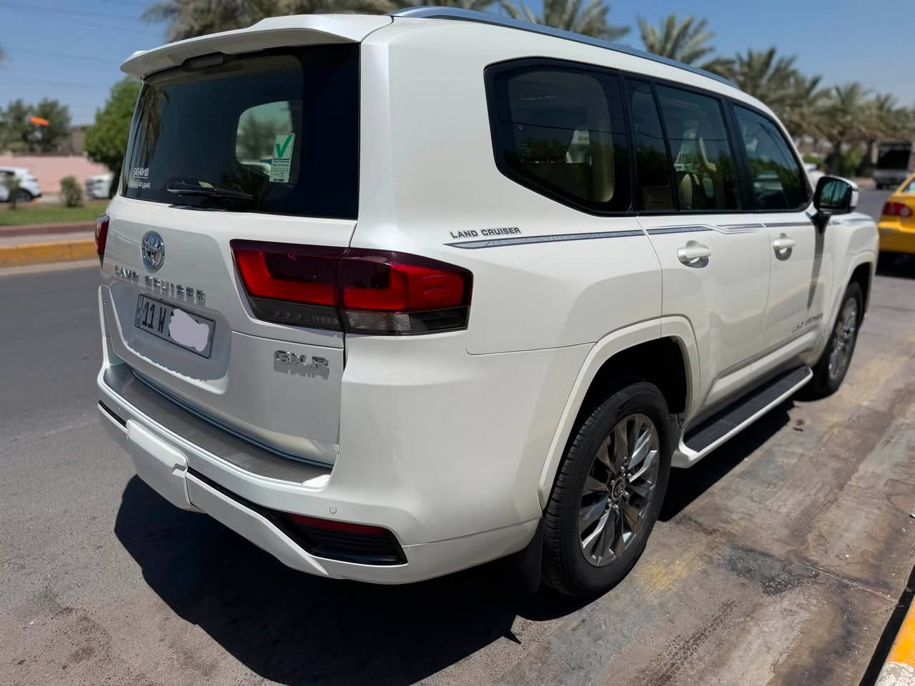 لاندكروز 2023 (Gxr) twin turbo  ضمان ساز
السياره توين تيربو
ضمان ساز تويوتا العراق 
ماشيه ٣٣ الف بعدها زيرووو
رقم بغداد باسمي
وهذا رقمي ***********
فول مواصفات
كشن تبريد  
3 شاشات تطبيق
جنطه كهرباء 
٨ ايرباك 
جلد وكشنات كهرباء
شاشه كبيره مال vx
سماعات jbl
محرك 3500 توين تيربو
السياره جديده جدا مكفوله من الصبغ والبارد وكلشي وكل غراضها وملحقاتها بالجيس وبعدها ارضياتها ممطبوكه عليها
السعر ٦٥٧
للاتصال ***********
