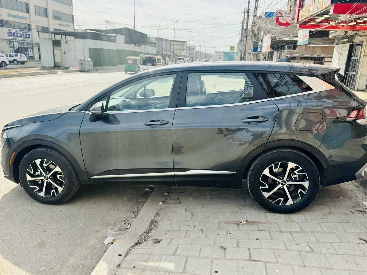 سلام عليكم 
سبورتج 2023 
وارد امريكي 
حادثه غرق تشتغل وتمشي من امريكا+ باب مبدل. وجاملغ كلير من امريكا

موصفات 
بصمه 
تشغيل عن بعد
شاحن لاسلكي
رادار امامي
رادار جانبي
رادار خلفي
تحديد مسار
حساسات خلفيه
لايت زنون
لد نهاري
بك لايت لد
دشبول دجتل
ثلاث وضعيات قياده
مانع نزلاق
اربع مخارج شحن
ويل كب كروم
اوتو هولد
توقف ذاتي
محرك 2500

السعر 205 مكان السياره بغداد
الرقم ***********
