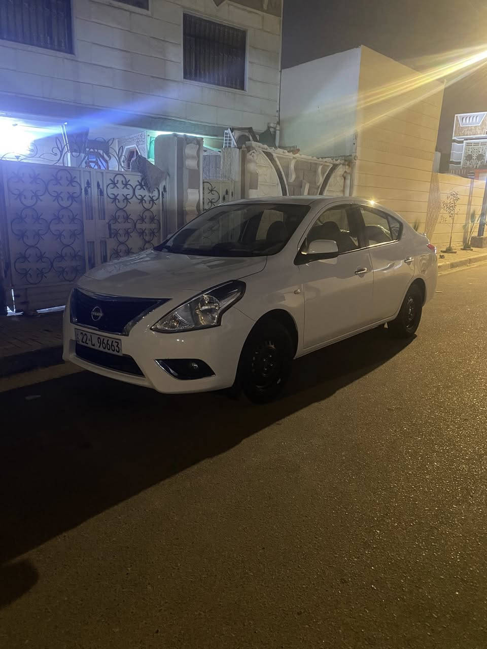 سلام عليكم نيسان سني. هندي ام البليته الزركه موديل 2024 سيارا ماشيه 23الف. استلتمها زيرو استخدام شخصي. سياره كفاله عامه ماعدا البارد موضح بصوره دحجة دراجه قليله بدون صبغ او تصليح. سياره جديده حيل. كفاله من كلشي.  رقم شمالي تريد تحويل تريد وكاله. سعر 125. مجالها كلش قليل اخوان. هاتف ☎️ *********** البصره الزبير. حي الحسين
