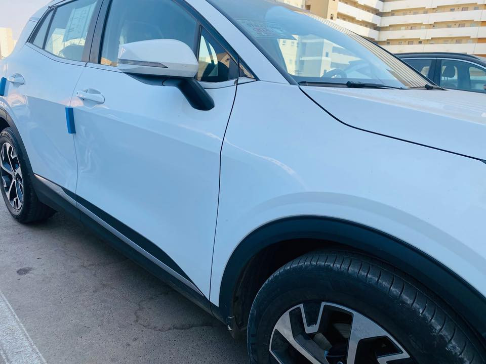 السلام عليكم  سبورتج للبيع خليجي ٢٠٢٤اربيل السياره ماشيه ٢٥كل صيانتها على الشركه مكفوله نص مواصفات بصمه تحكمات حساسات انظمه قياده السياره بيهاملاحظه
 الباب عكس السايق بيها طخه على كد ٥سنتمتر
 واكع عليه ثنر بلسونار يطلع 
يعني لاصبغ ولاشي السياره مابيها اي حادث 
واتساب ***********بغداد 
السعر ٢١٠
