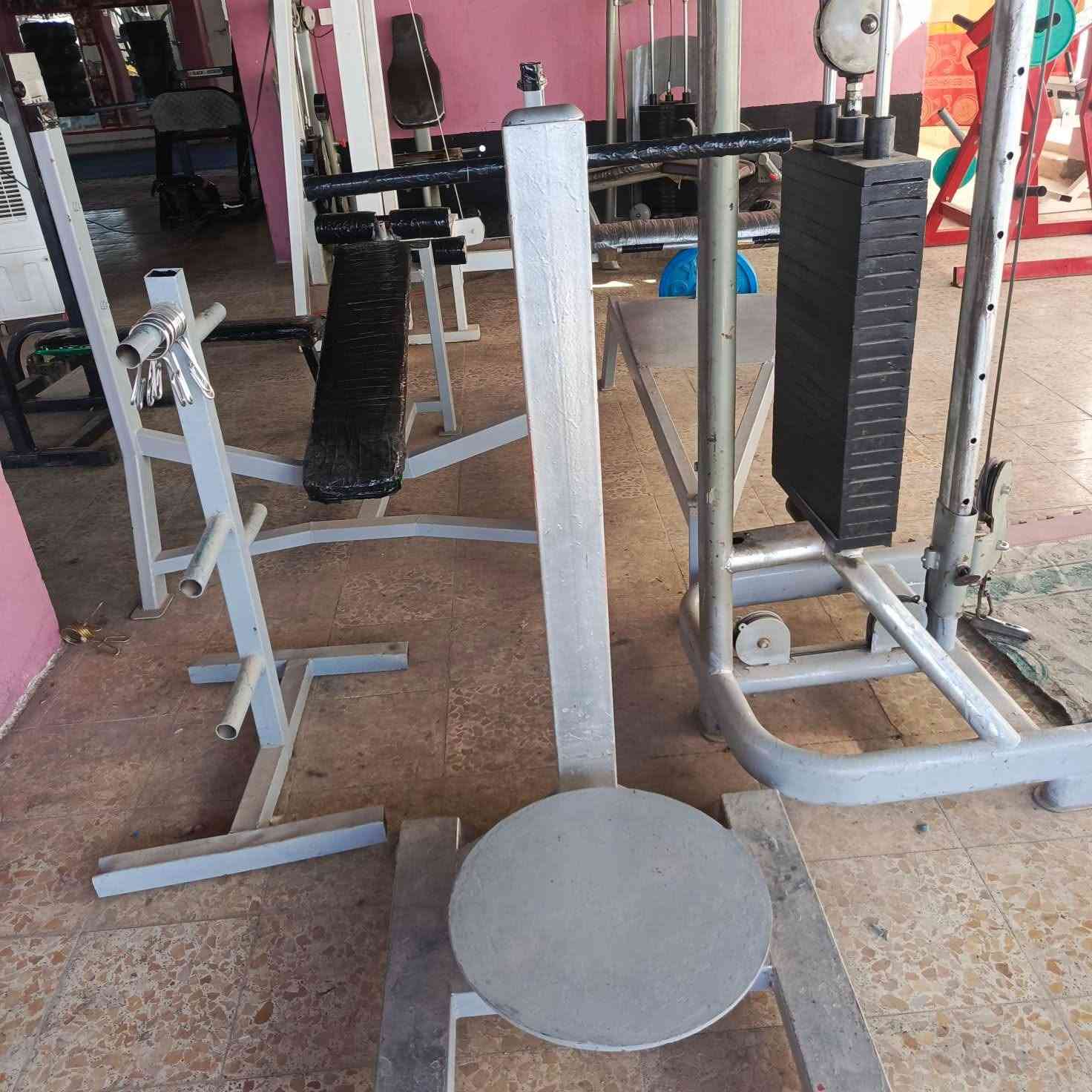 للبيع دراجه عدد ٢ اوبتكل وزن مفتوح عدد ٢ جهاز جري مع هزاز مصطبه لاري مع كولف كلهن مليون دينار مكان نجف موبايل ***********من رخصة مسؤول الكروب
