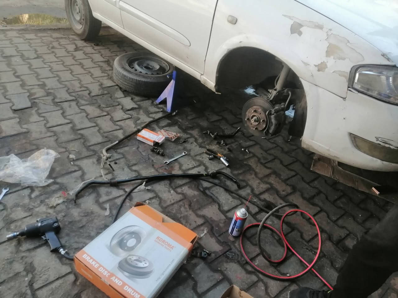 عنوان الورشه بغداد الحريه الاولئ ***********
حداده صدر سيارات
ادامه منضومه احتراق كافه انواع السياره
٣_تبديل هايدروليك كير وادامه سياره شامله
