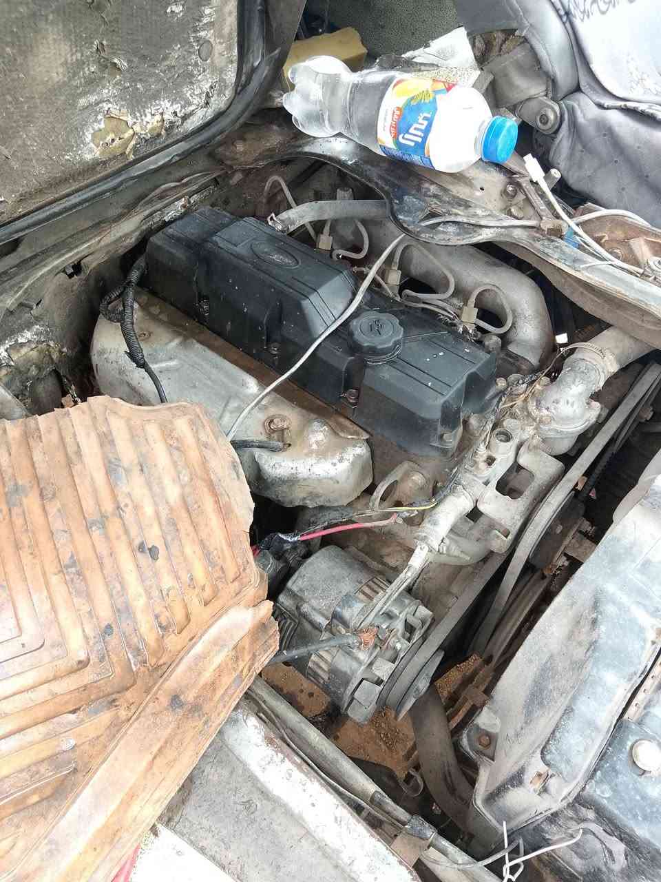 سيارة كية بستةموديل ٩٣بدون راعي ابيع كوم حديد ***********بس واتساب السعر 20وبيهة مجال سنوية لل 27
