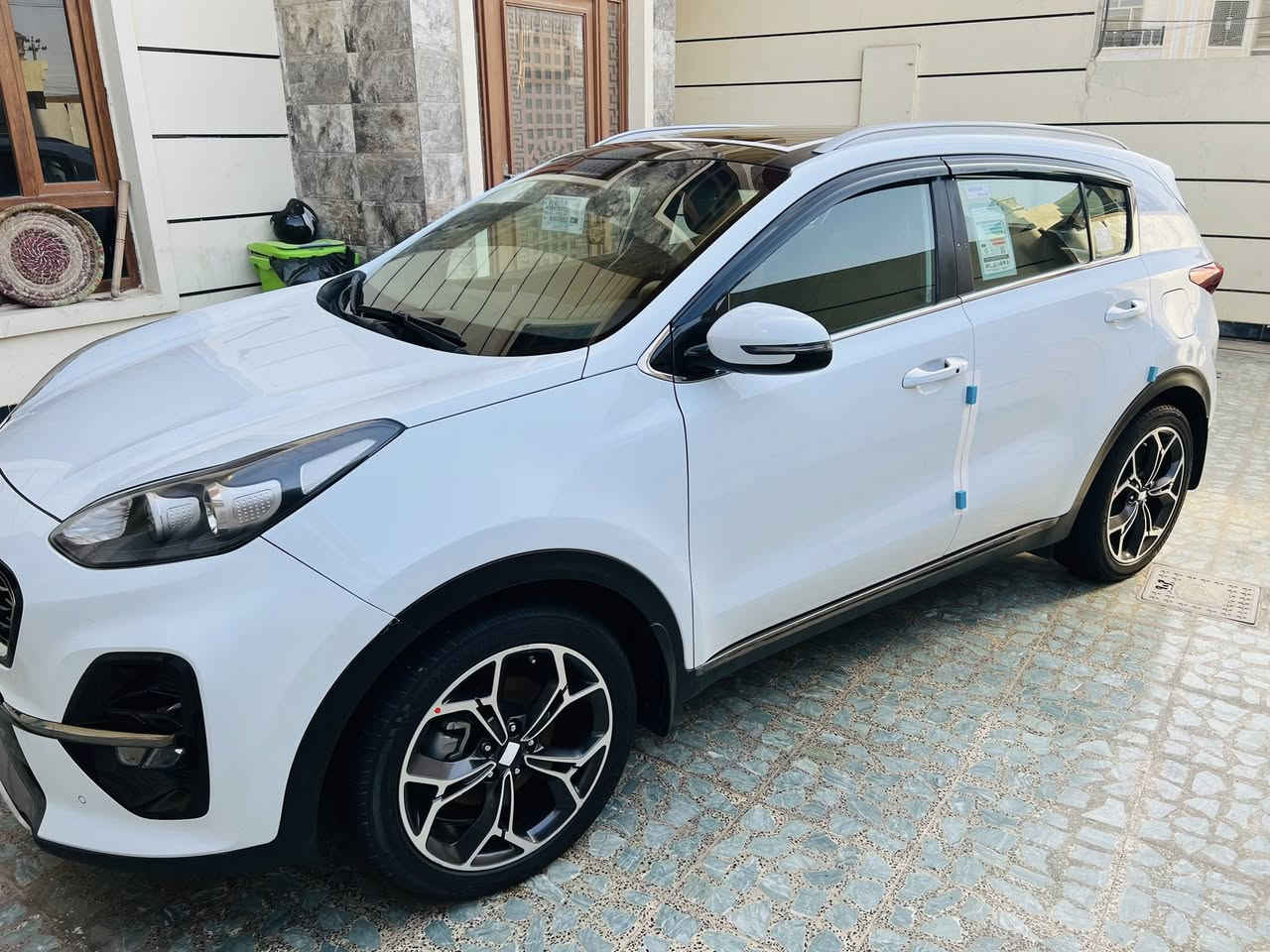 السلام عليكم 
سبورتج خليجي موديل 2020 جي تي لاين 
فول مواصفات 
مكفوله السيارة من الضربه والصبغ و البارد 
كلش جديدة ماشاءالله 
ماشيه 99 
بعدها بحالة الشركة 
رقم بغداد تحويل مباشر 
سونارها موجود 
السعر 225 بيها مجال 
***********
