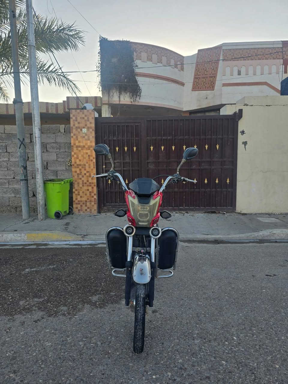 سلام عليكم
دراجة شحن  للبيع
 كامل عل فحص السعر 250الف وبيه مجال
الرقم الاتصال/*********** /***********
