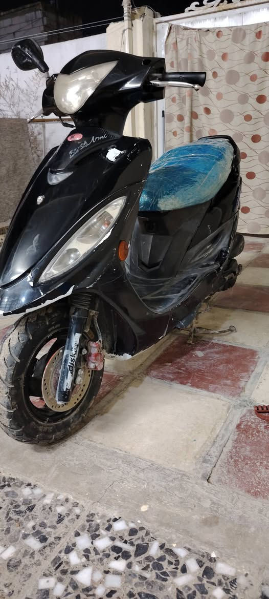 السلام عليكم شباب دراجه كامكو للبيع الدراجه نضيفه مثل ما واضح بلصوره الدراجه مچفته فقط 
السعر (350) وبيه مجال بسيط
هذه رقمي (***********)
