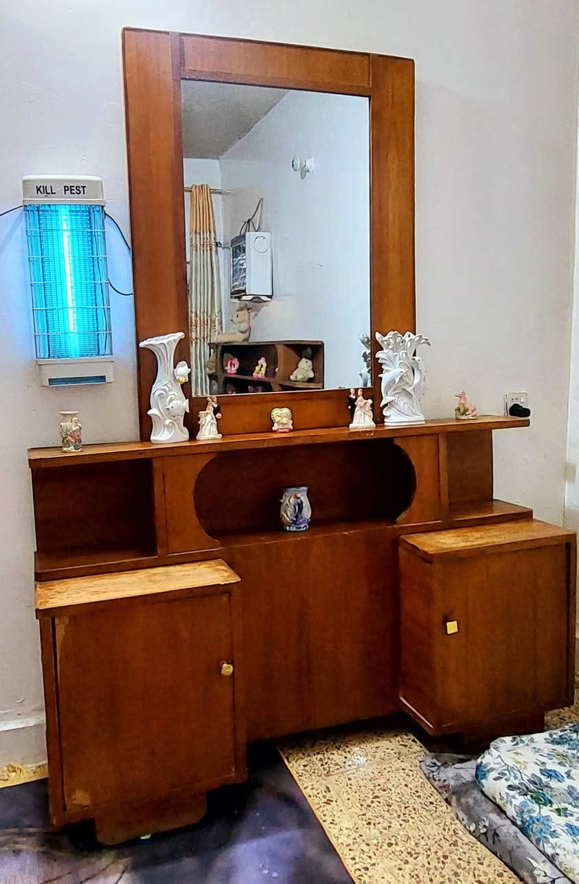 سلام عليكم غرفه للبيع نضيفه لا كسر بيها ولا اي شي  سعرها 100 وبيها مجال بسيط نقصها فقط كنتور مكاني كربلاء رقمي ***********
