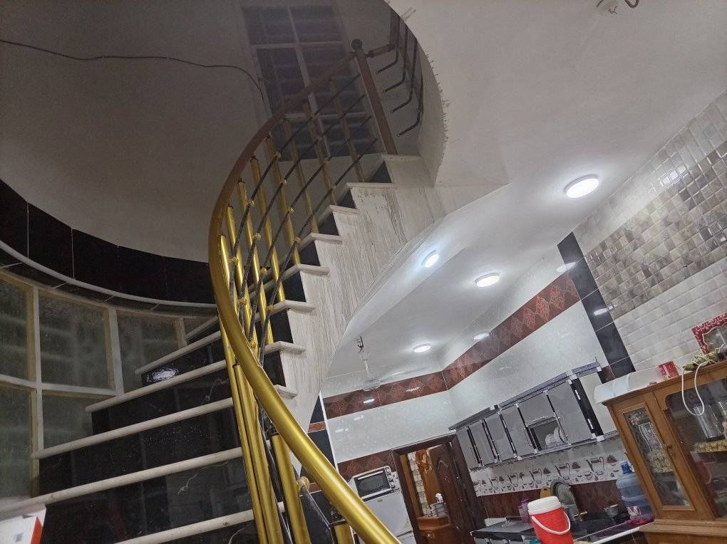 بيت للبيع في حي النداء 100 متر طابق ونص بناء جديد صب كونكريت شغل جناي منظومة انتر نت منظومة ستلايت بواري سبالت دفن منضومة كاميرات درج مرمرللبيع***********
