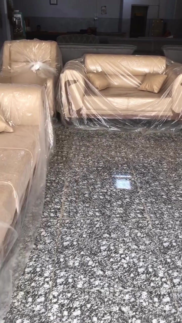 تخم جديد شغل ممتاز ثقيل ١٠ مقعد 
السعر بي عرض ٦٧٥ الف 
مجمع الضحى مقابل دائرة كهرباء المسيب 
***********

