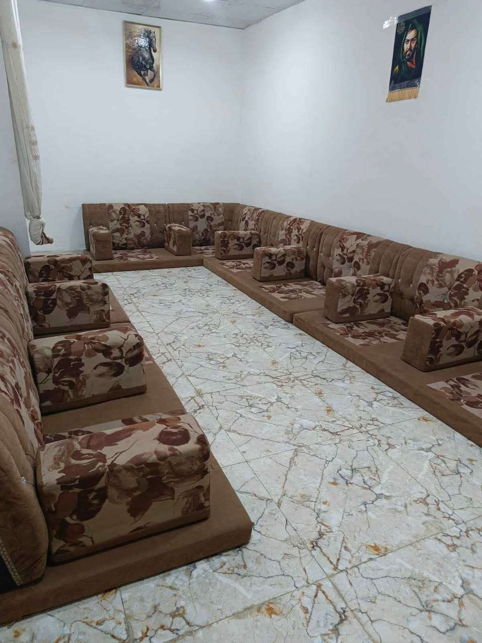 كعده عربيه ١٢ متر 
قويه كلششش وماتنزل بيهة ضمان 
استخدام قليل 
السعر ٣٠٠ وبيهة مجال 
*********** شط العرب, البصرة
