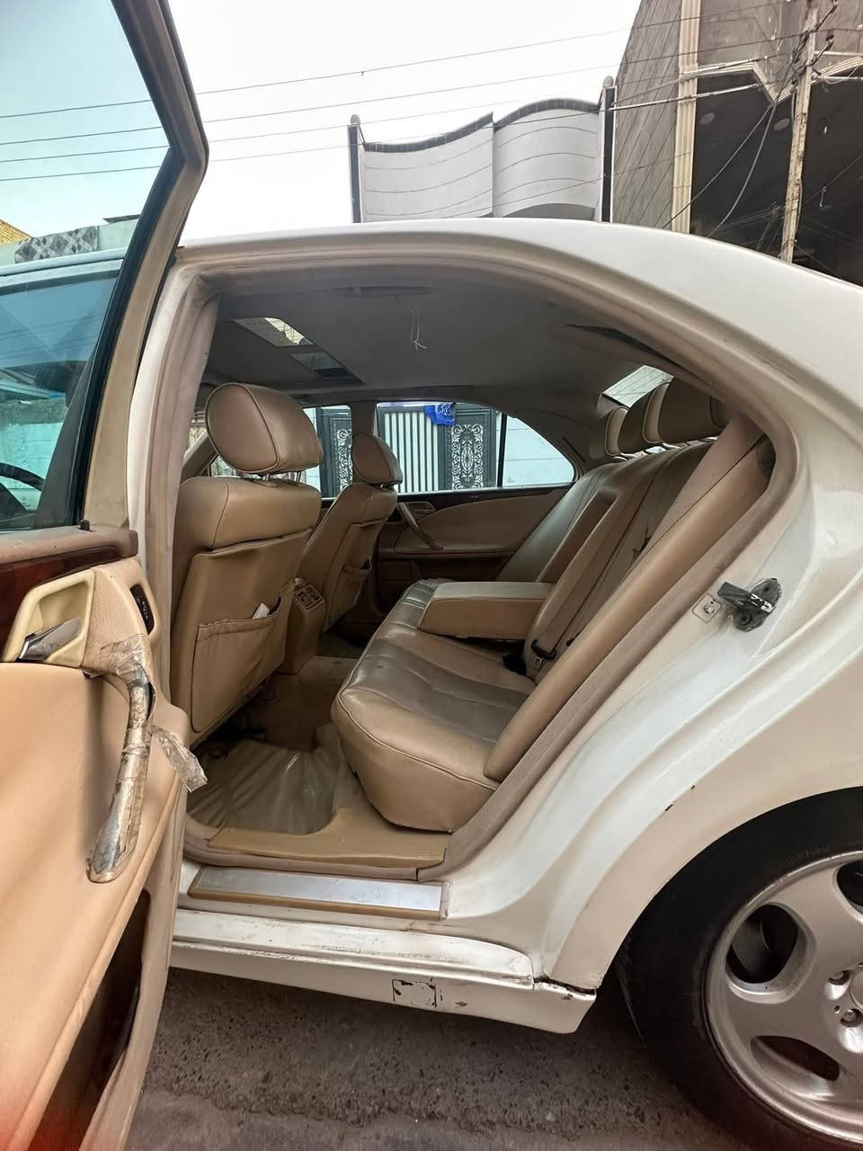 السلام عليكم للبيع مارسيدس ام عيون رقم انكليزي باسمي
مكان السياره رمادي
السعر 75 ورقه بيها مجال
الشراي يجي يفحص يقتنع
بيك خير تدلل لاتعامل بلموبايل
موديل 2002 اصل وبليته
محرك V بلادي مكفول
كير مكفول
كهربائيات كلها بلاديه
السيار تحتاج صبغ وسمكره
بيها خياس بلسلايت والصندوك
تخم تاير جديد
بطاريه اصليه جديده
للاتصال
***********
