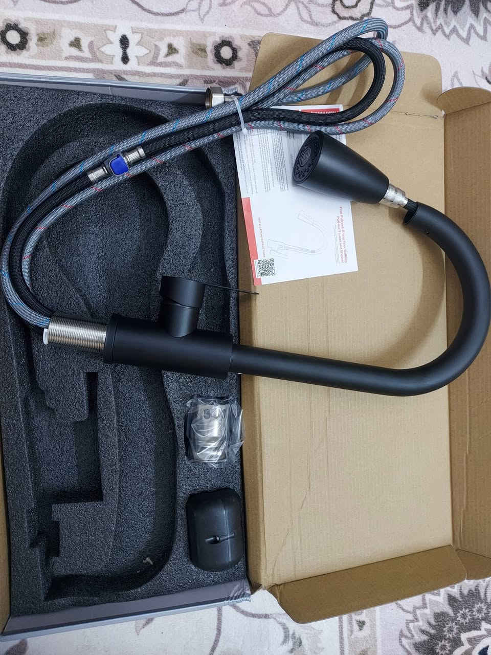 خلاط سنك مطبخ مغسلة موديل حديث 
رأس ساحب مرن 
ثقيل نحاس اصلي 100% 
السعر 25 الف شامل اجور التوصيل 
مكاني بغداد مشتل حي المعلمين 
***********
