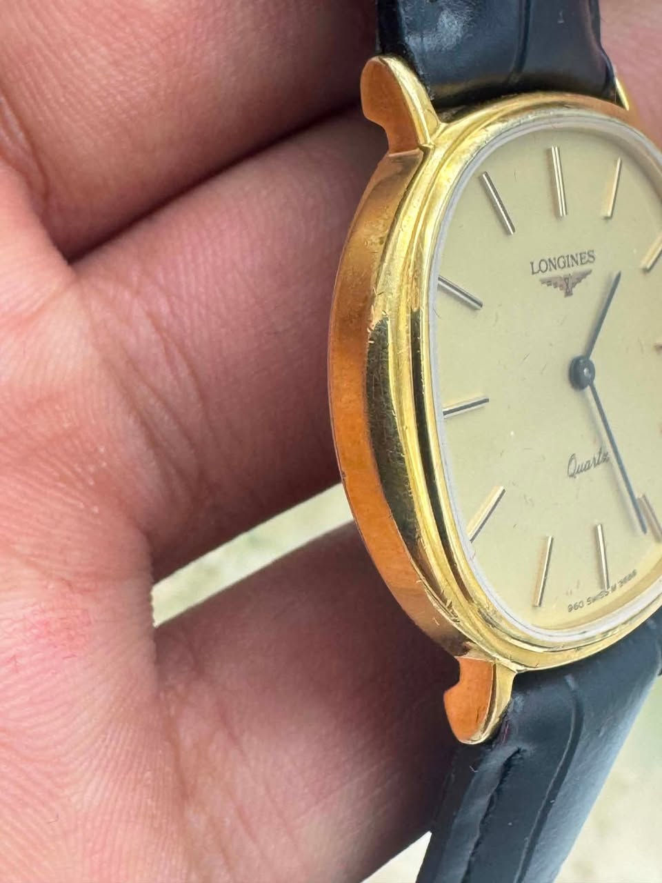 النوع :  Longines
منشأ المكينه : 🇨🇭🇨🇭سويسري
قياس المينا :36mm
تولد الساعة : 1980 
المحرك :كوارتز 🔋 
المينا :بالون الذهبي 
الحاله : فنتچ نظافه مقارنة بالعمر نظافة 100%‎
الخاصيه1 :تصميم نحيف ( قشطة)
الخاصيه2 : مؤشر Baton (يعني ابدال الارقام خطوط)
الخاصيه3: شكل مميز للساعة(التلفاز)
الخاصيه4 :  طلاء ذهب 20 مايكرو
ملاحضات : جميع القطع اصلية💯
ملاحضات2: السير مستبدل 

السعر :  200$💰


**إذا كنت صاحب هذا الإعلان وتريد حذفه لأي سبب، رجاءا أرسل رسالة إلى الدعم الفني**