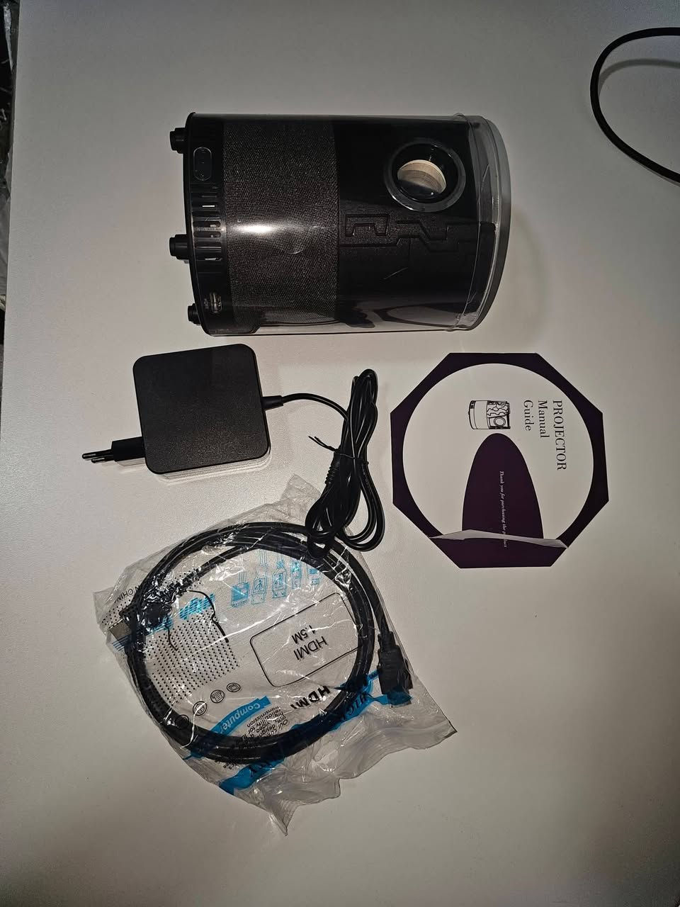 السلام عليكم
داتا شو سمارت
ماركه معروفه .. بالكارتون مامستعمله ابد ( فقط فحص )
جودة الصوره 4k 
ابعاد العرض ( 3 ×3 متر ) تاخذ الحايط كله 
يوتيوب وسينمانا وجميع برامج التواصل 
سبيكر داخلي صوت عالي واضح نقي
بلوتوث
ذاكره داخليه 32 كيكه 
مدخل رام 
مدخل فلاش 
مدخل HD 
ملحقات كامله 
السعر 125 الف 
متوفر توصيل جميع المحافظات 5 الاف


**إذا كنت صاحب هذا الإعلان وتريد حذفه لأي سبب، رجاءا أرسل رسالة إلى الدعم الفني**