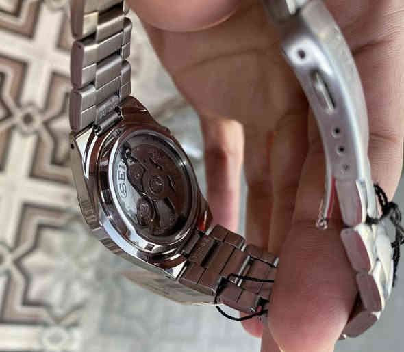 #SEIKO 5 
#سيكو 5 ياباني #آصلي كامل المرفات وكالة 

جديد غير مستخدم 

لون المينة جدا جميل 

موديل SNK621K1

اوتو ماتك 21 حجر 

قطر37.50

مقاومة الماء 30 متر 

ارقام  وعقارب لامينوس 

📍السعر جدا طيب الحجز او اي استفسار خاص 

او واتساب ***********

يوجد توصيل داخل وخارج العراق
