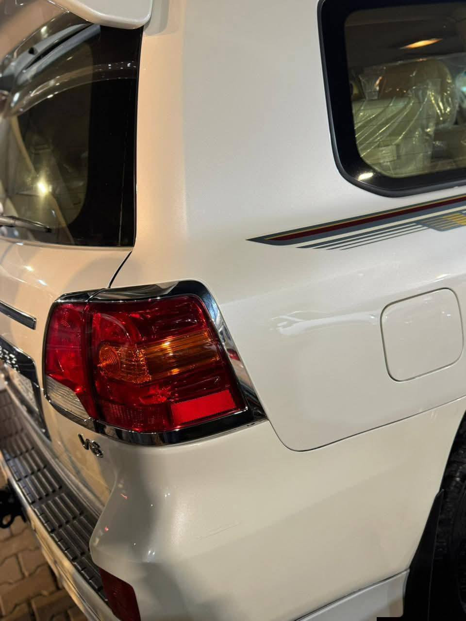 انسب لاندكروز 2014
بريم اصل 
بيها جاملغ مصبوغ 
وشويه من البنيد
السعر  بلاش 
الاتصال 
رقم راعيها 
***********
