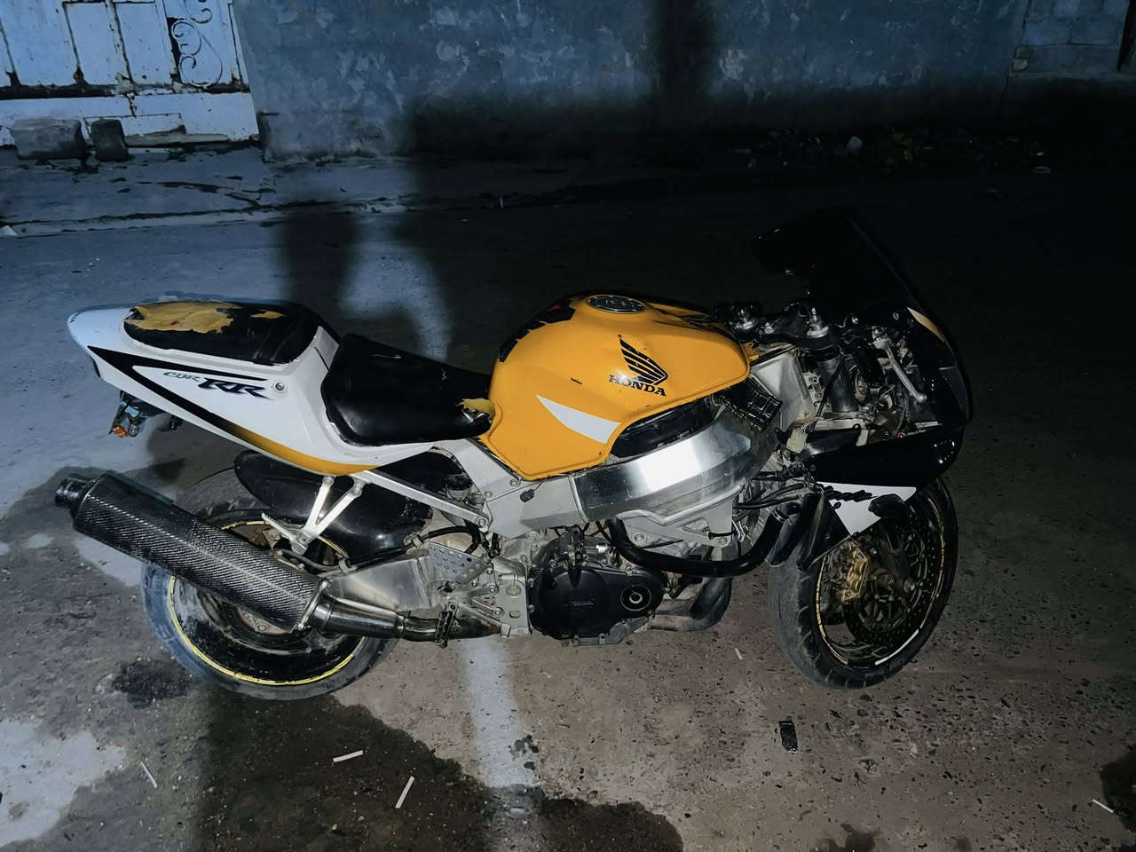 السلام عليكم هاي دراجه هوندا 919 مكفوله من السرقه اابيع كوم حديد السعر 8 للتواصل مراسله الصفحه


**إذا كنت صاحب هذا الإعلان وتريد حذفه لأي سبب، رجاءا أرسل رسالة إلى الدعم الفني**