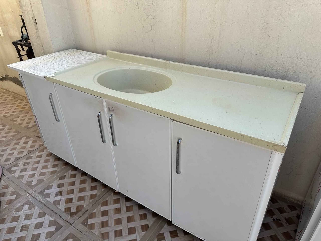 کەوەنتەری ئەلەمنیۆم دوو پارچە 3مەتر بە 2 مەتر
نرخ:250 دۆلار
شوێن: ڕانیە 
*********** رانية, السليمانية
