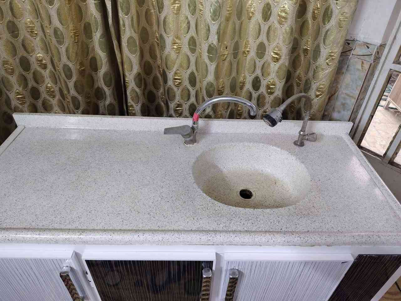 السلام عليكم كاونترسنك مستخدم نضيف قياس متر و٥٠ سم سعرة   ١٤٥ عنوان بغداد الشعب اكو خدمة توصيل بكروه ***********
