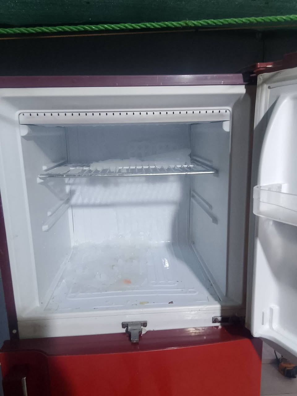 ثلاجة نوع بيكو الارتفاع ما اعرف حجمهه 170سم العرضثلاجة نوع بيكو الارتفاع ما اعرف حجمهه 170سم العرض 60سم  مداخله تصليح السعر 200 سنك مرمر متر ونص  كاونتر وملحق متر ونص السنك والكاونتر خشب H.D.F السعر 200 الطباخ فريش مصري لحاله جيدة كله شغال السعر 175 مكاني المشتل المعلمين حي الرئاسه ***********
